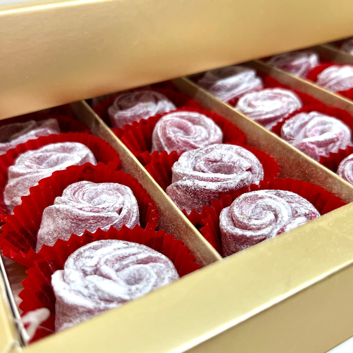 Carsibasi プレミアム職人技グルテンフリー ローズ トルコ風デザート - 600g ギフトボックス