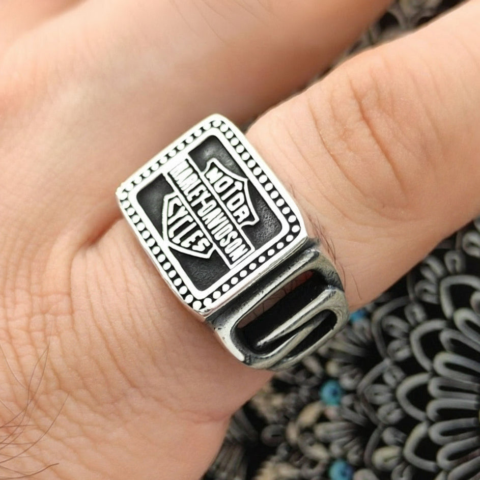 Discover the Essence of Freedom with our 925K Sterling Silver Harley Davidson Ring - TryAladdin
