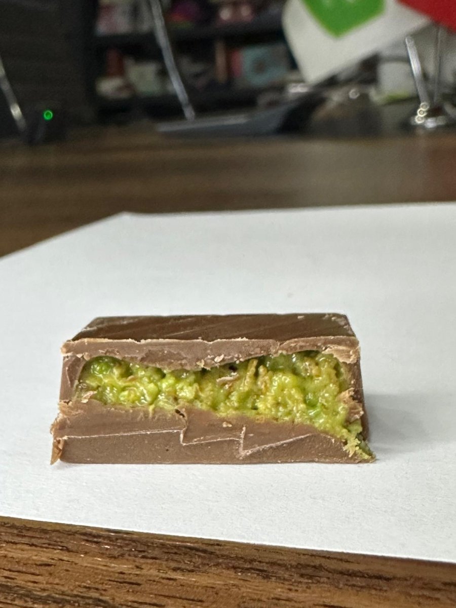 Gourmet Knafeh Pistachio Milk Chocolate Squares - 14g x 75 Count Round Box - TryAladdin