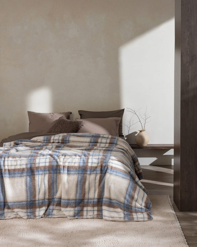Luxurious Polyester Sherpa Blanket - Reversible Dual-Tone Comfort