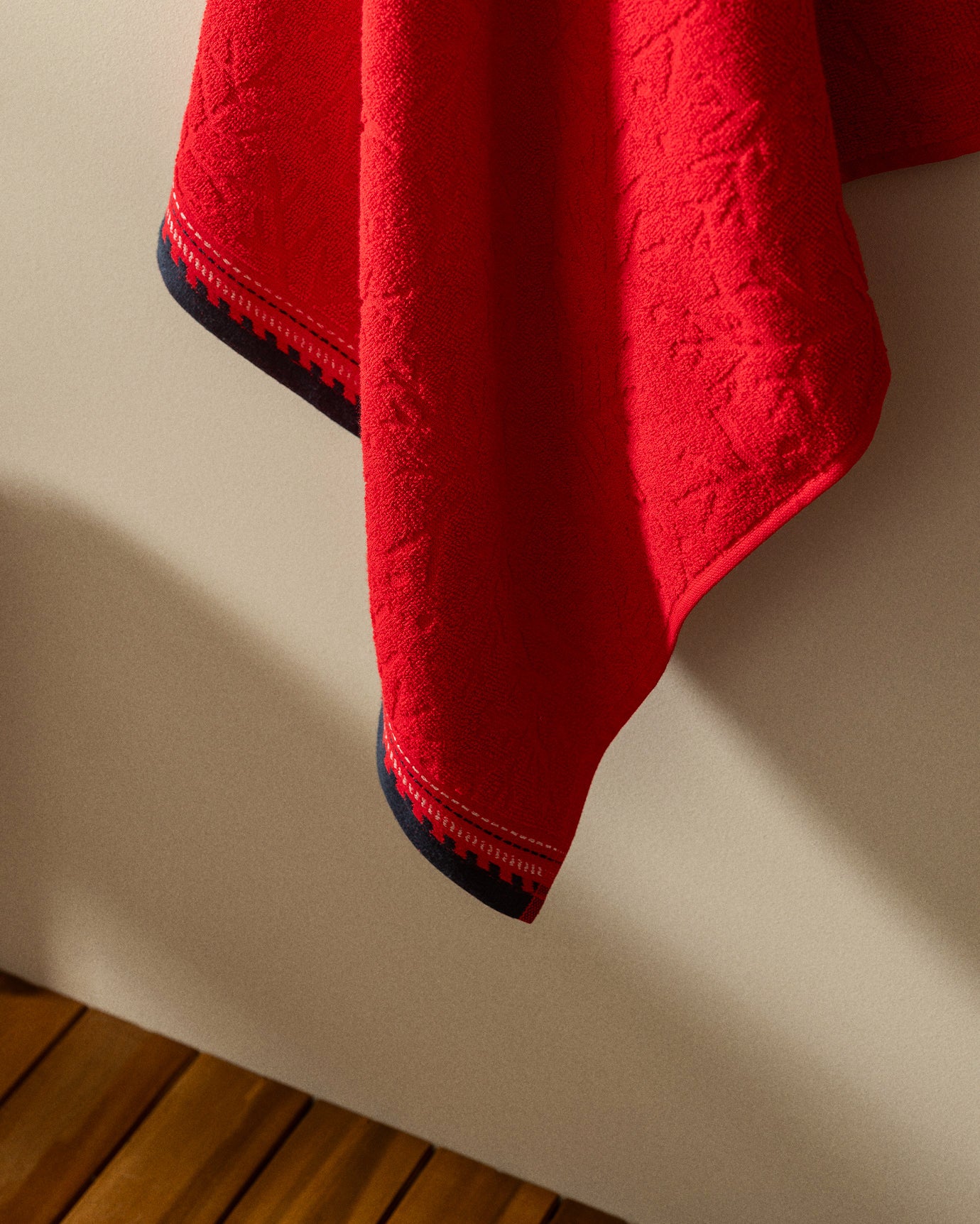 Soft 100% Cotton Absorbent Bath Towel