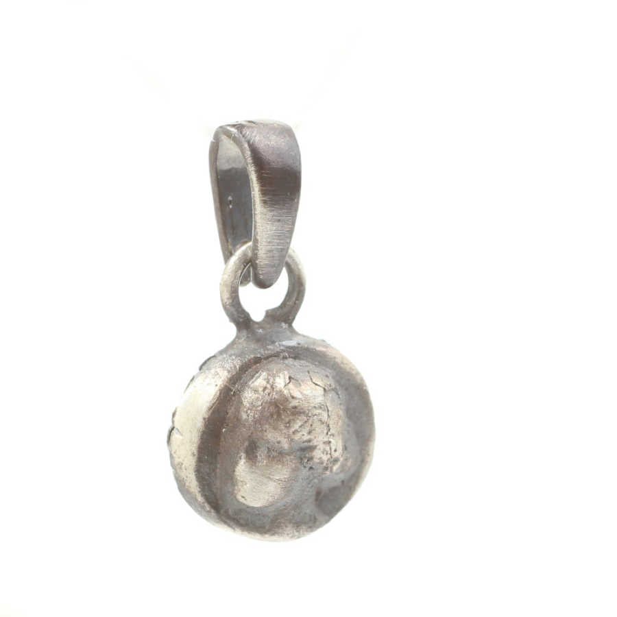 925 Sterling Silver Medallion Pendant - Queen Elizabeth Motif