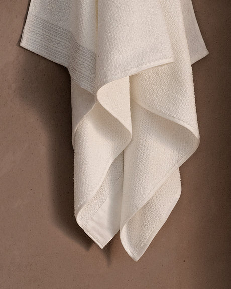 Plush Absorbent Bath Towel - Soft & Quick-Dry for Bathroom