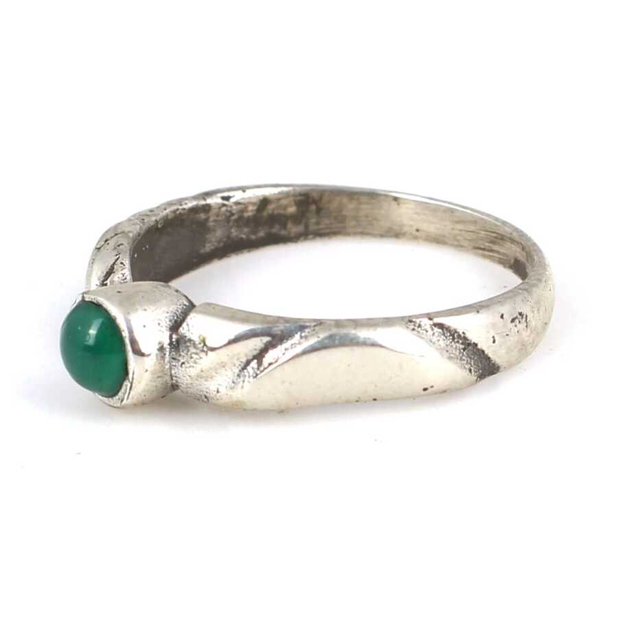Elegant 925 Sterling Silver Green Stone Ring