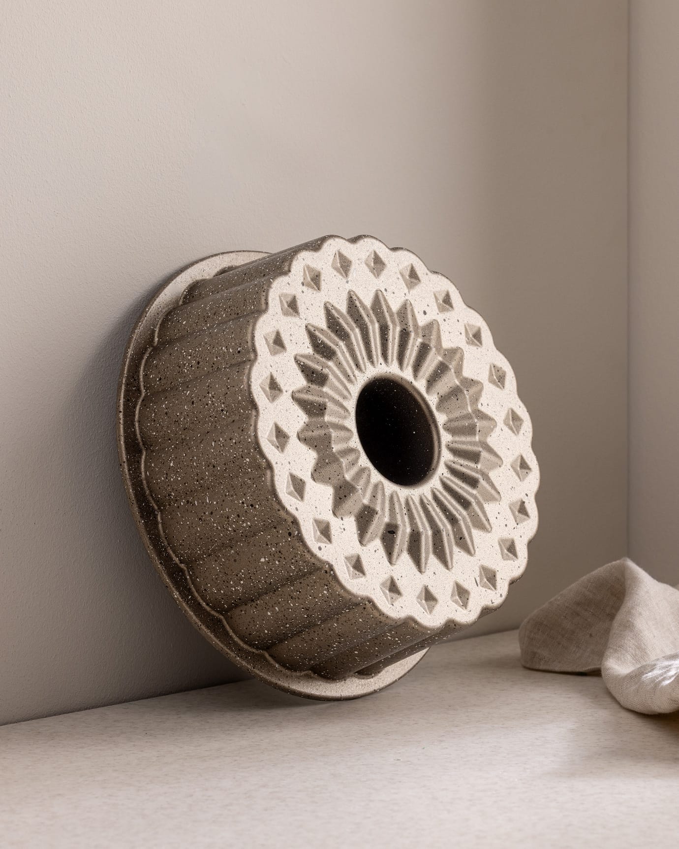 Melay Design Non-Stick Cake Pan, Mink Gray