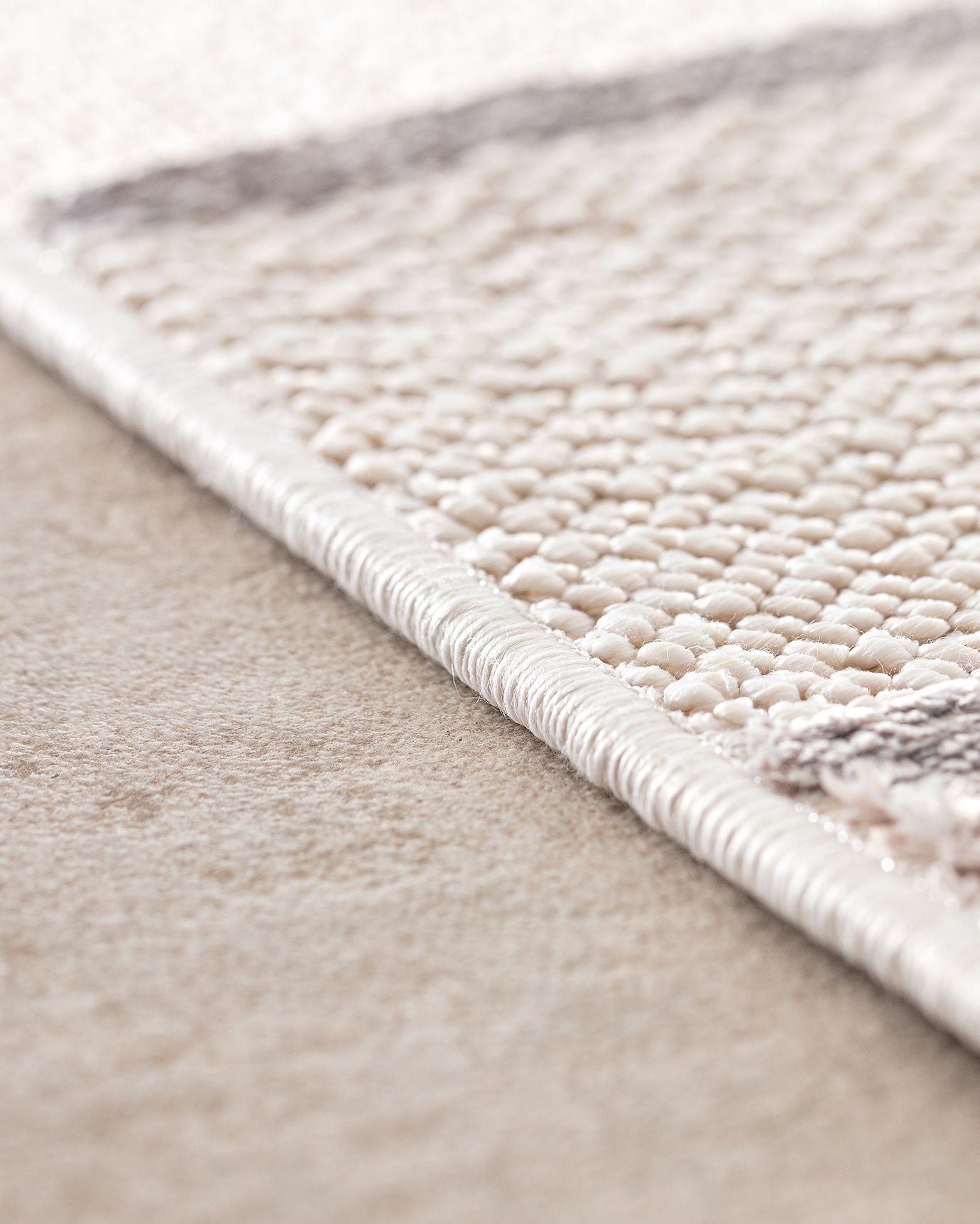 Soft Bone White Polyester Area Rug - 80x150 cm - Plush Shag Style