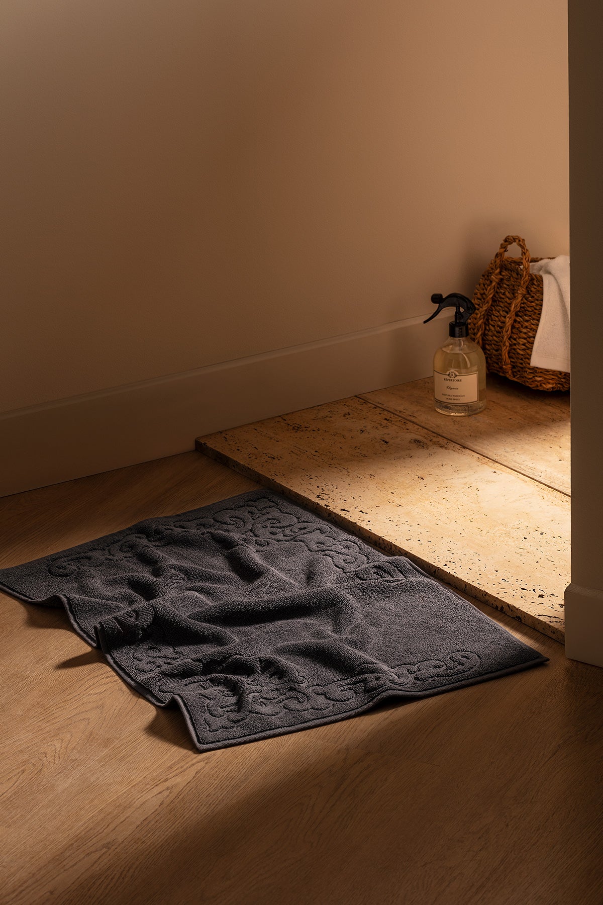100% Cotton Foot Towel - Plush Comfort & High Absorbency
