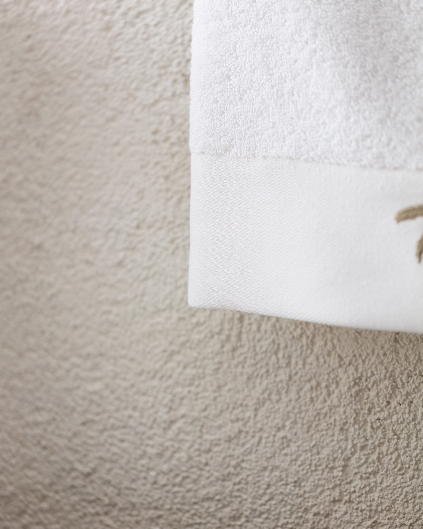 Luxurious 100% Cotton Face Towel - Elegant Embroidered Design