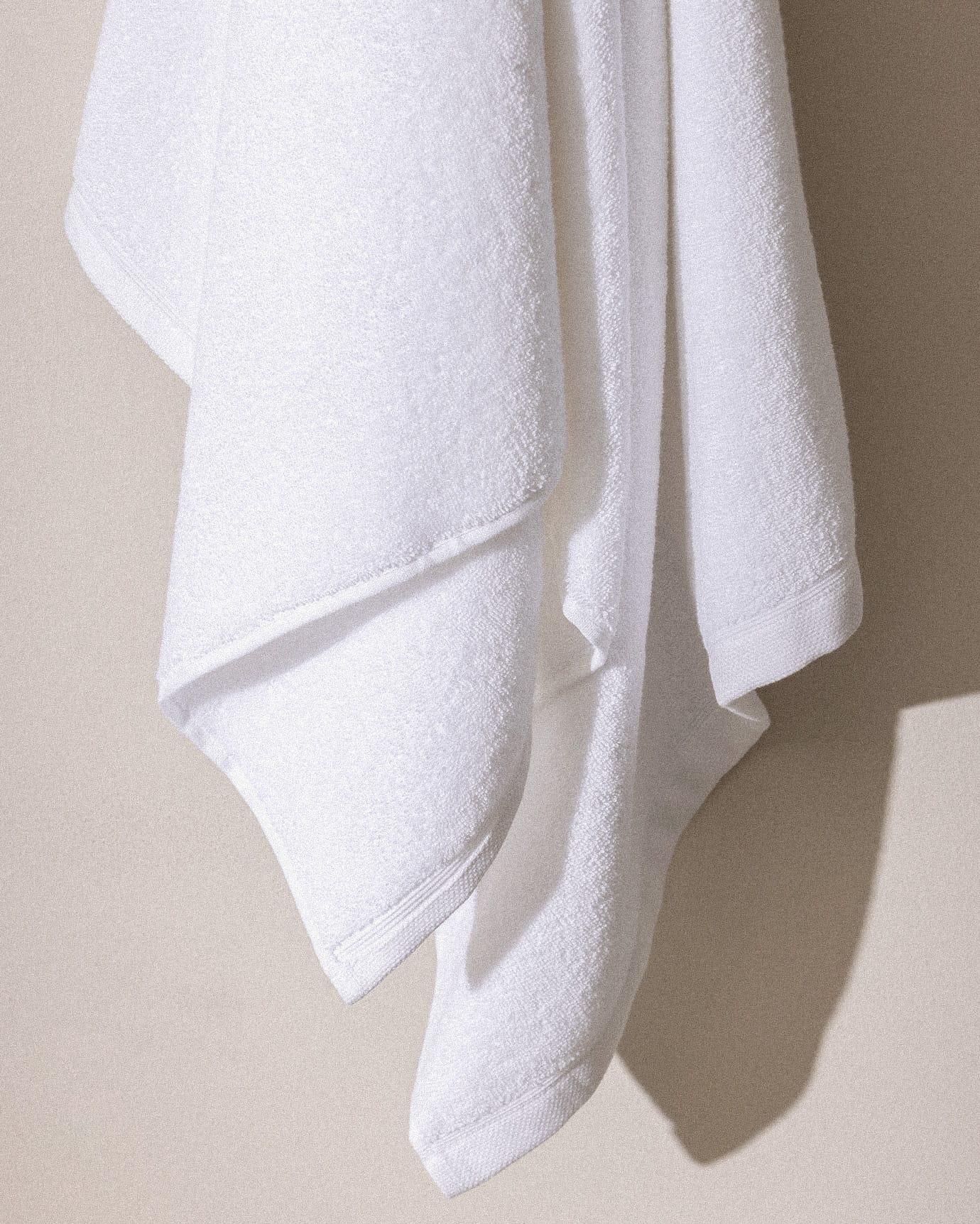 Avelia Premium 100% Cotton Bath Towel, Soft & Absorbent
