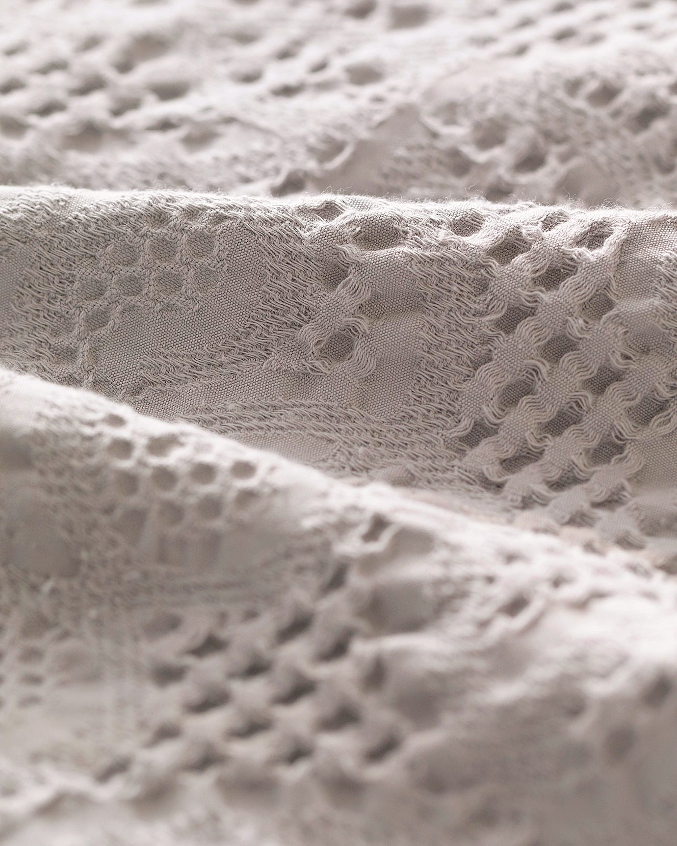 Pure Cotton Double Bedspread - Classic Comfort Design