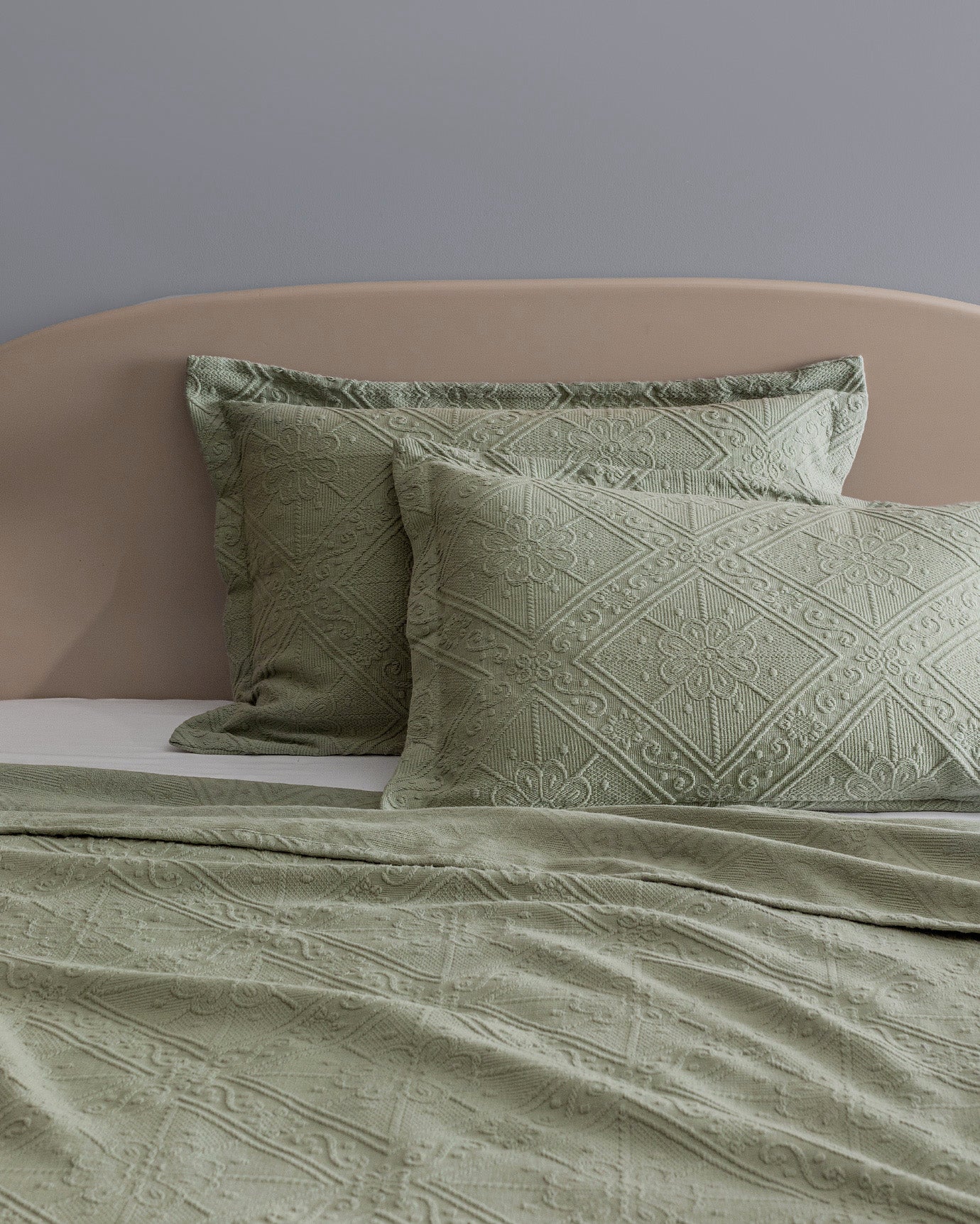 100% Cotton King Size Bedspread - Soft & Breathable Bed Cover