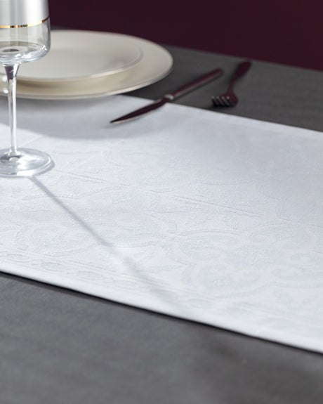 Luxurious Polyester Table Runner - Modern Style for Dining & Hosting