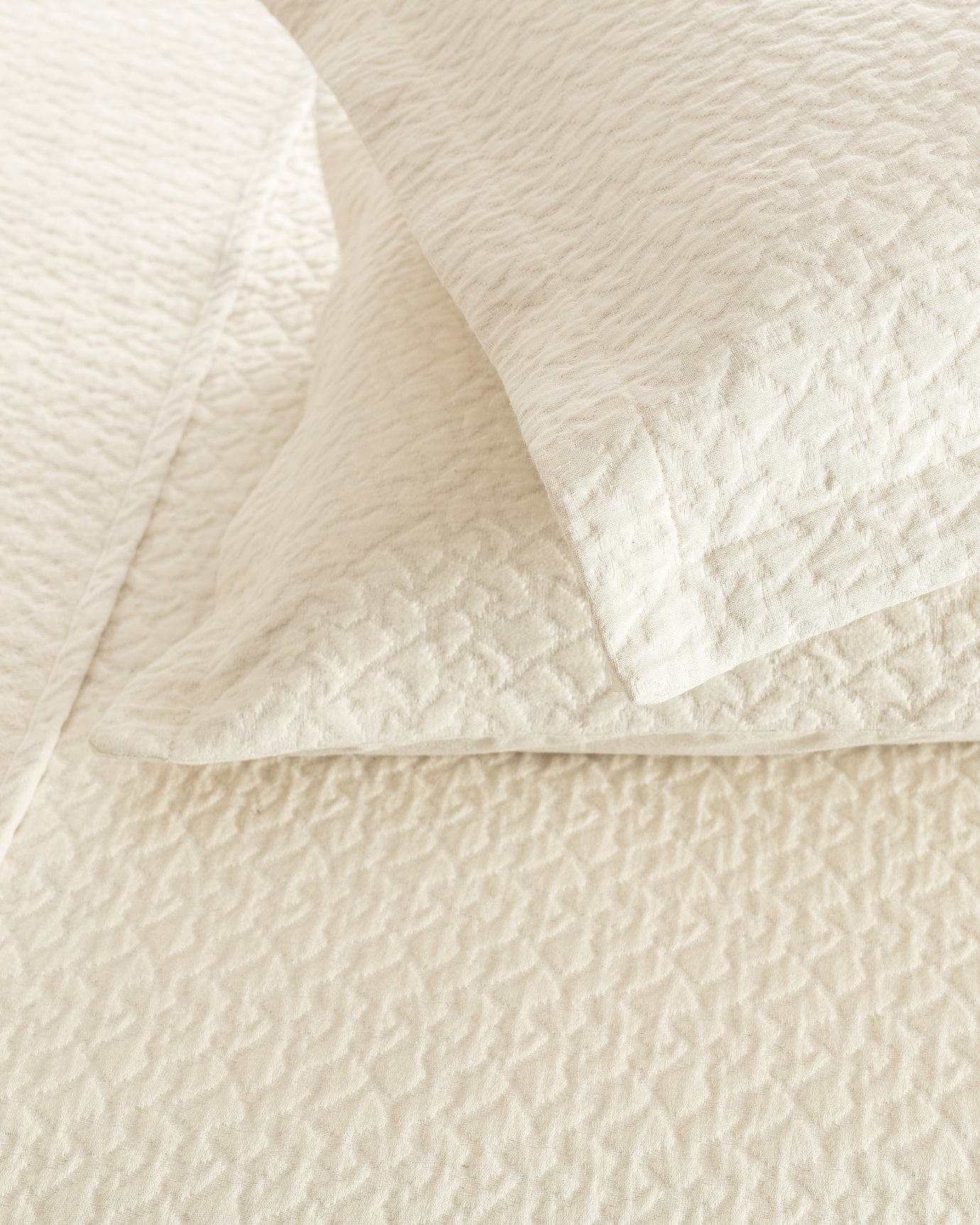 Full Queen Size Elegant Bedspread Set