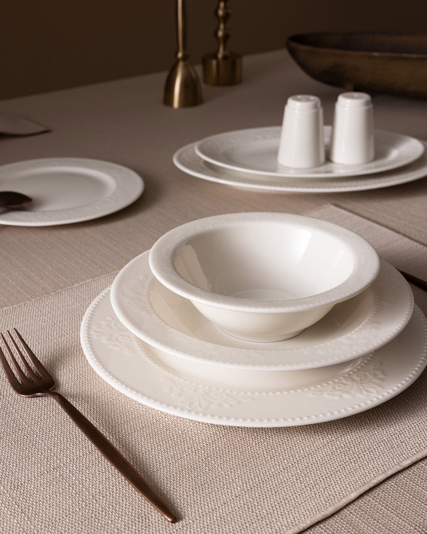 New Bone China 6-Person Dinnerware Set - Classic Elegance