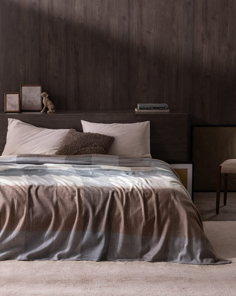 Luxurious Acrylic-Polyamide Blend Double Blanket - Blacy Comfort