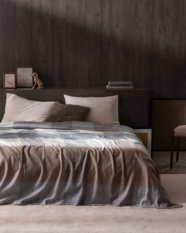 Luxurious Acrylic-Polyamide Blend Double Blanket - Blacy Comfort