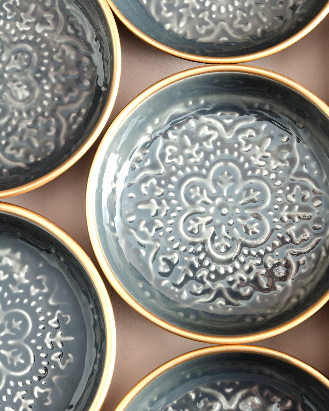 Metal 6-Piece Plate Set - Modern Rosalie Design