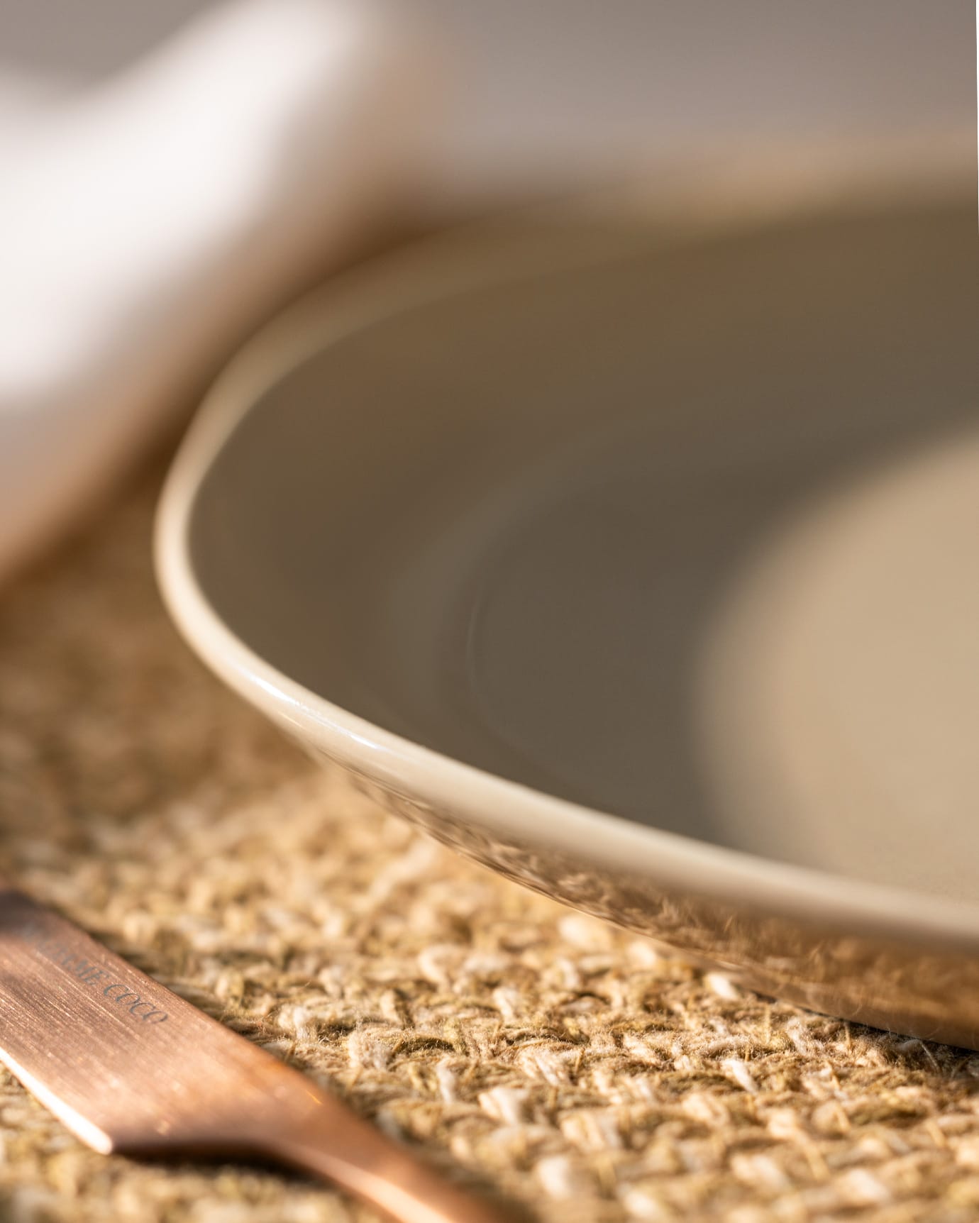 Porcelain Pasta Plate - Elegant Souci Design for Modern Dining