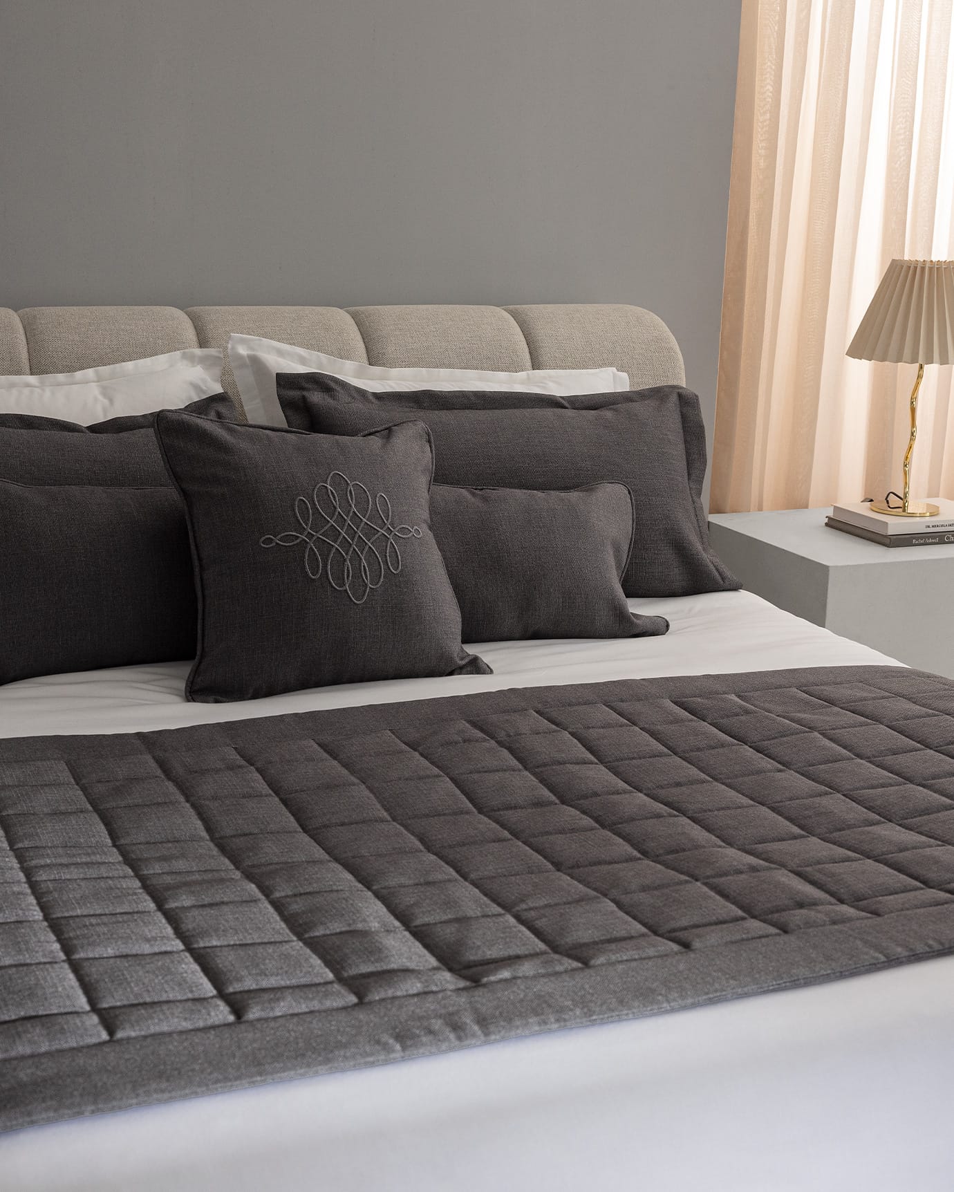 Polyester Bed Runner & Pillowcase Set - Modern Sillage Design