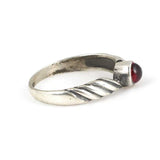 925 Sterling Silver Elegant Ring with Vibrant Ruby-Red Stone