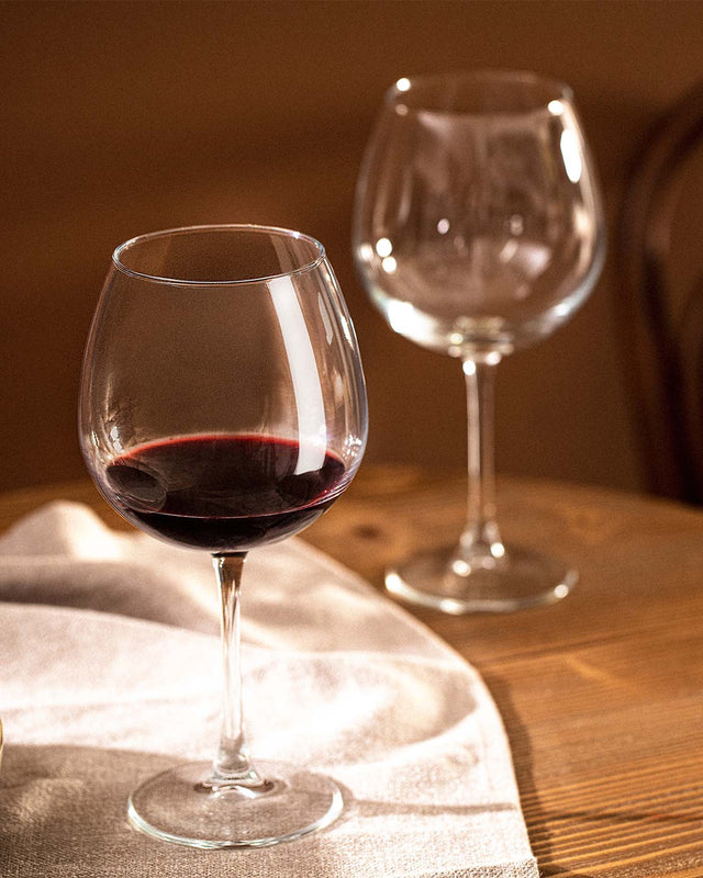 Elegant Red Wine Glass Set - 2-Piece Stemmed Drinkware