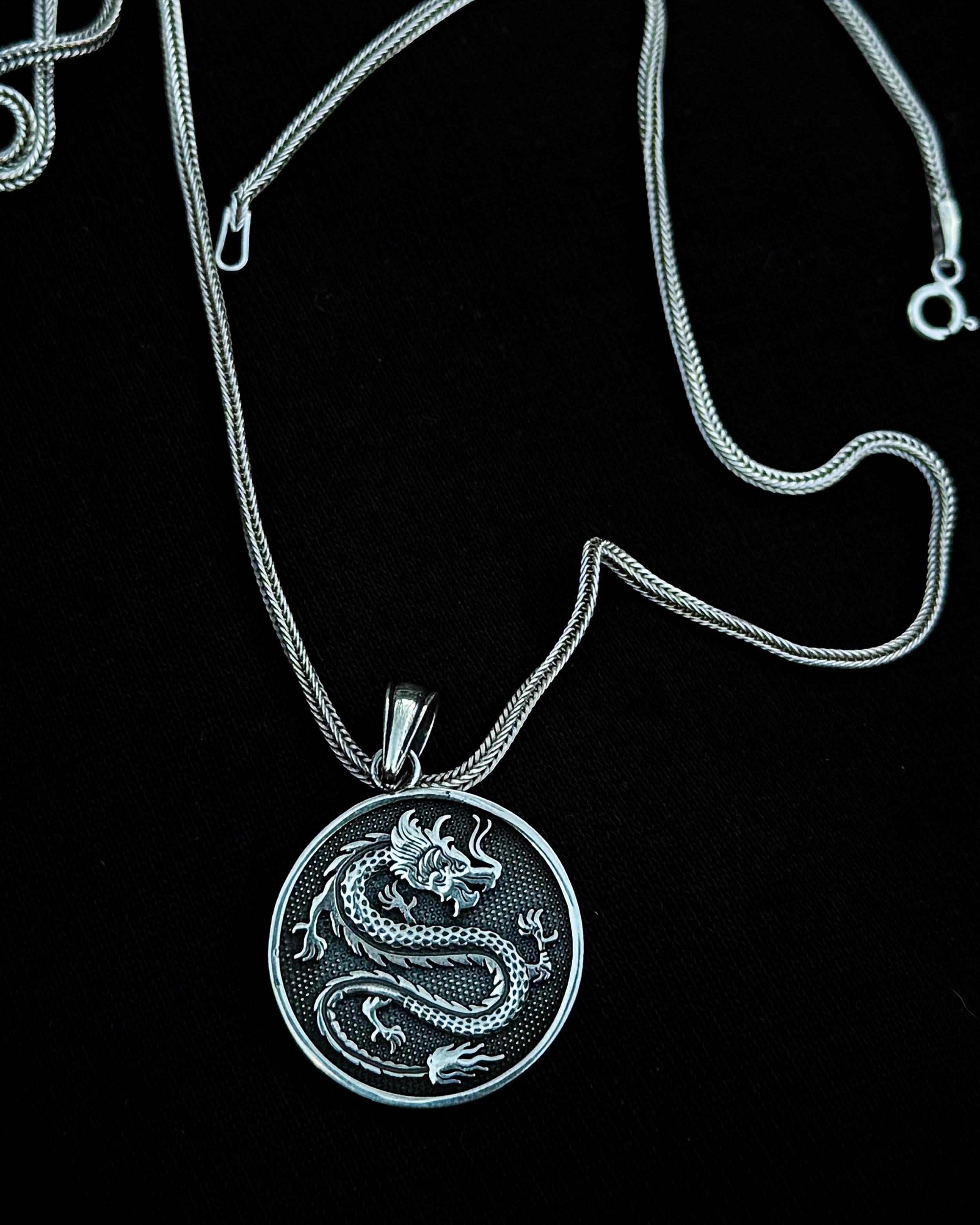 Collier Médaillon Dragon en Argent Sterling - Symbole de Pouvoir Mythique