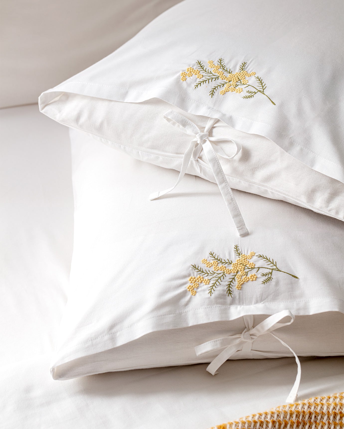 Bresnay 100% Cotton Pillowcase - Soft & Breathable Yellow Cover