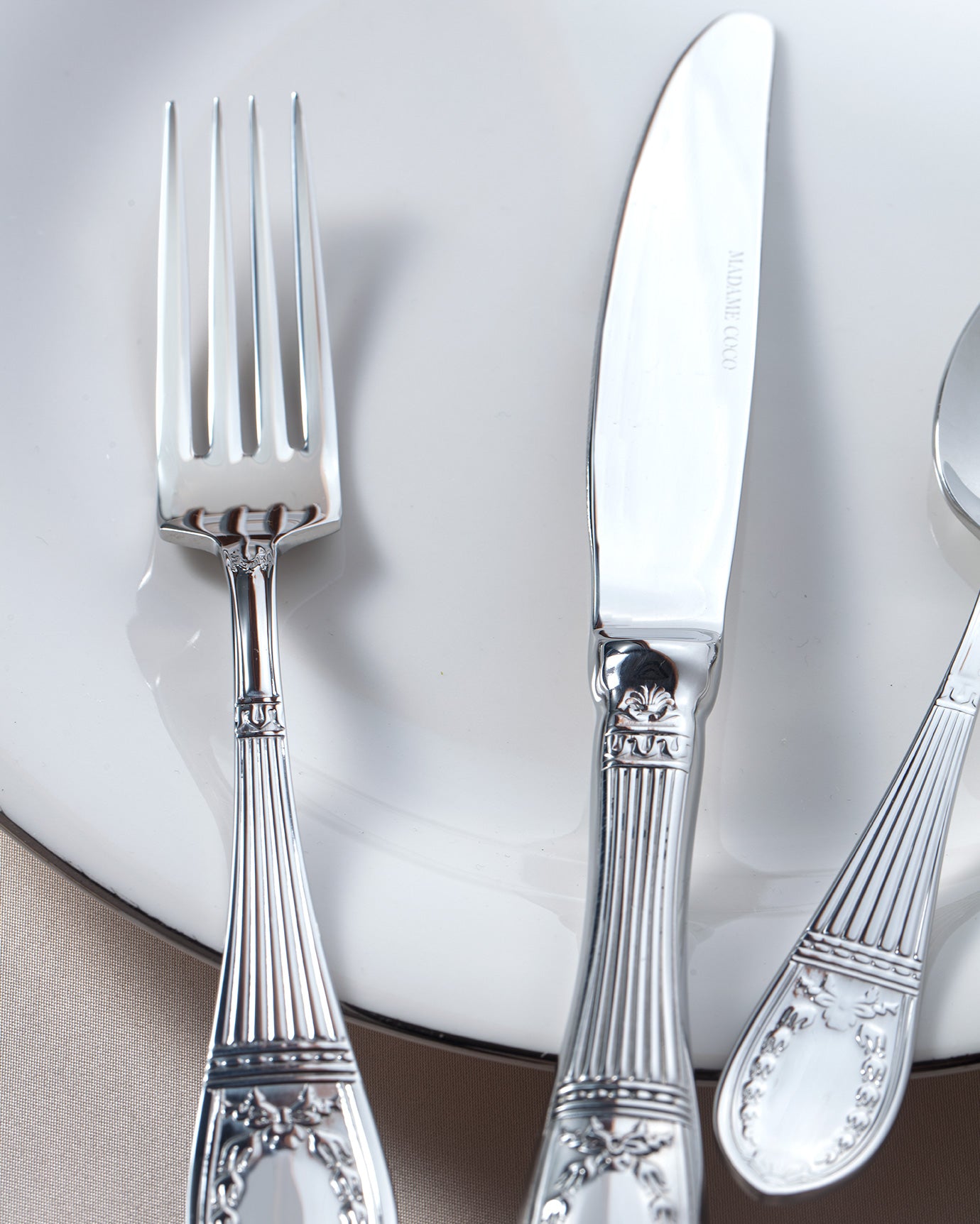 Elegant Stainless Steel 84-Pc Cutlery Set - La Papillion Design