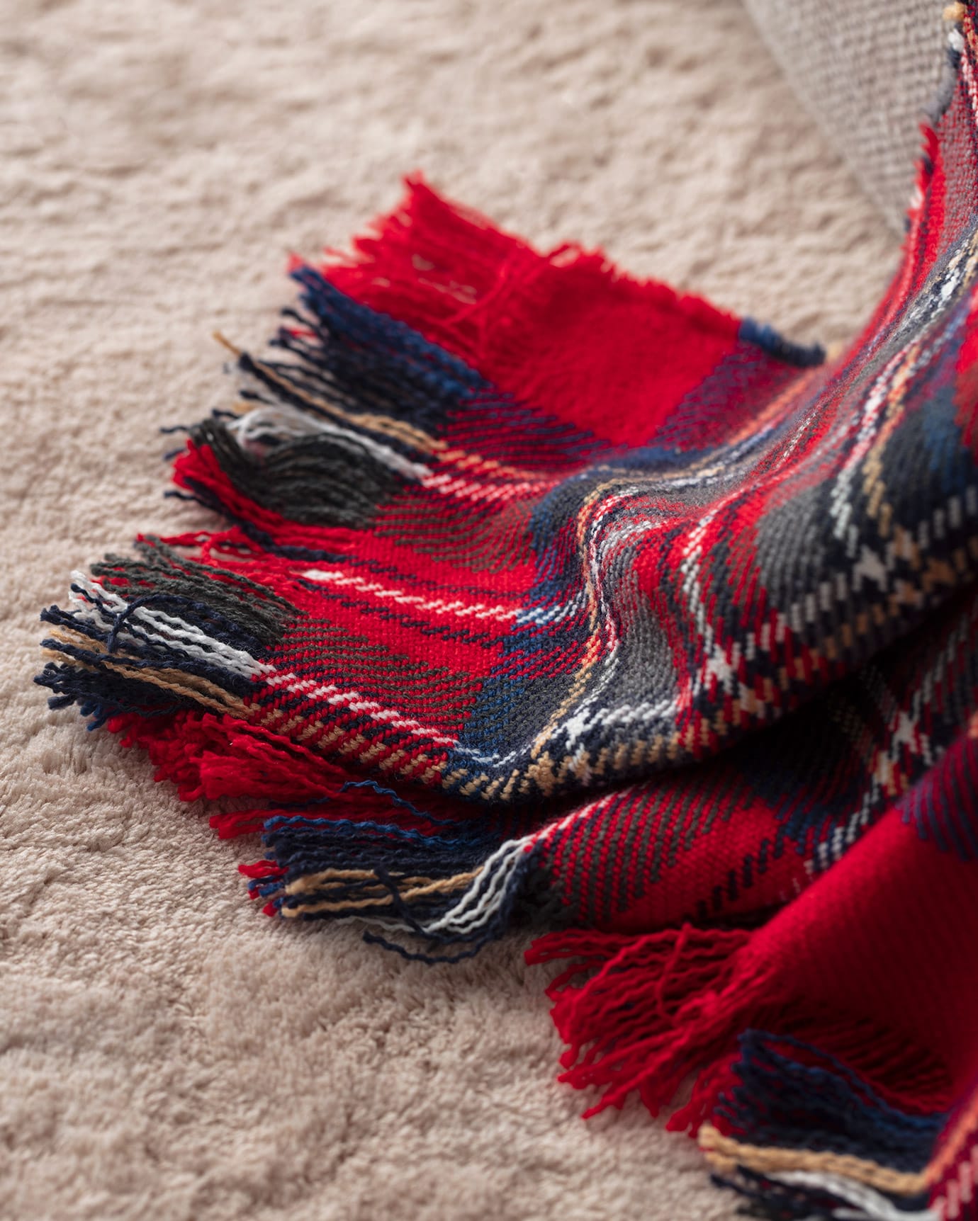 Cozy Acrylic Blend Throw Blanket - Cloud-Soft Comfort