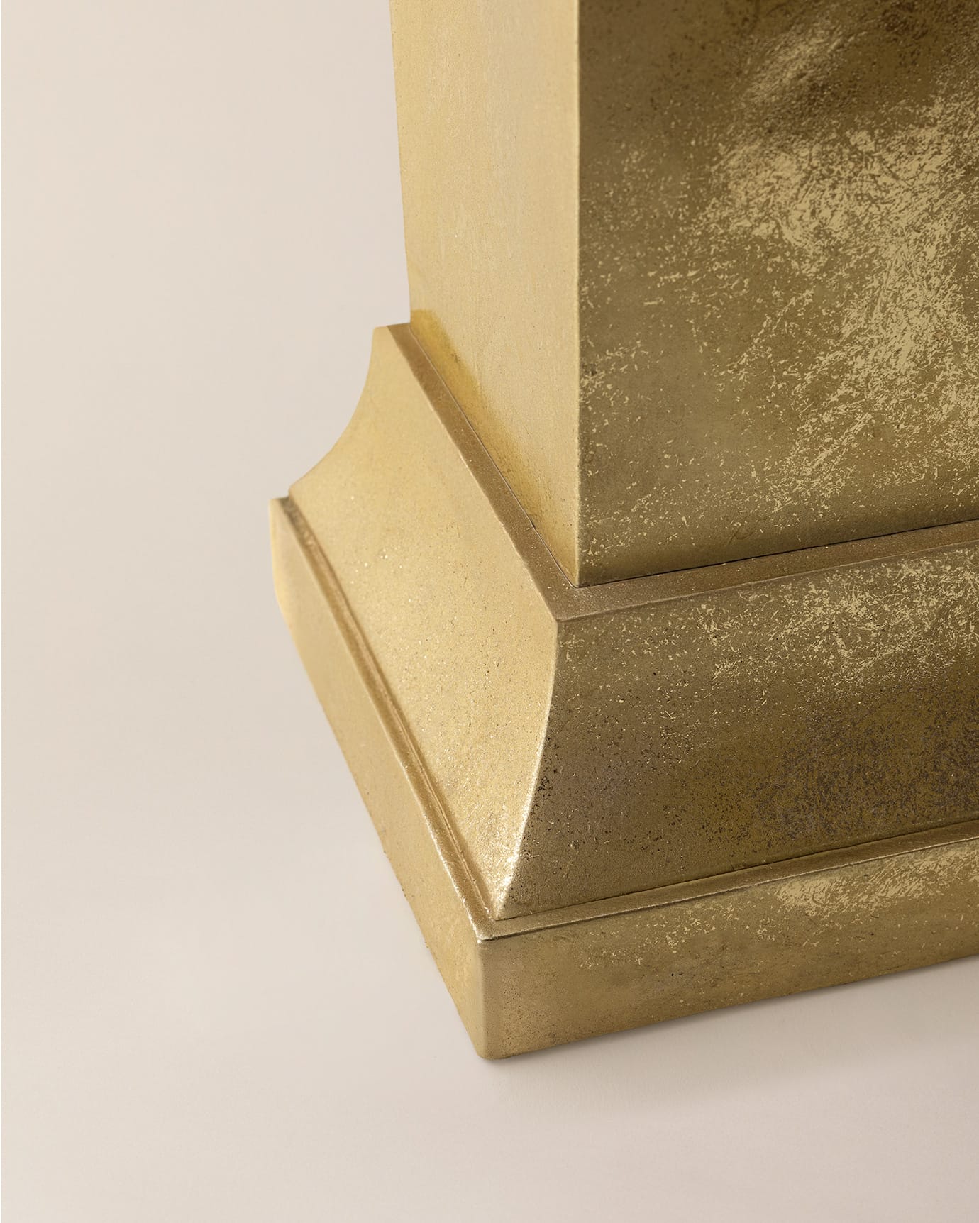 Resin Marais Stand - Elegant Gold Finish