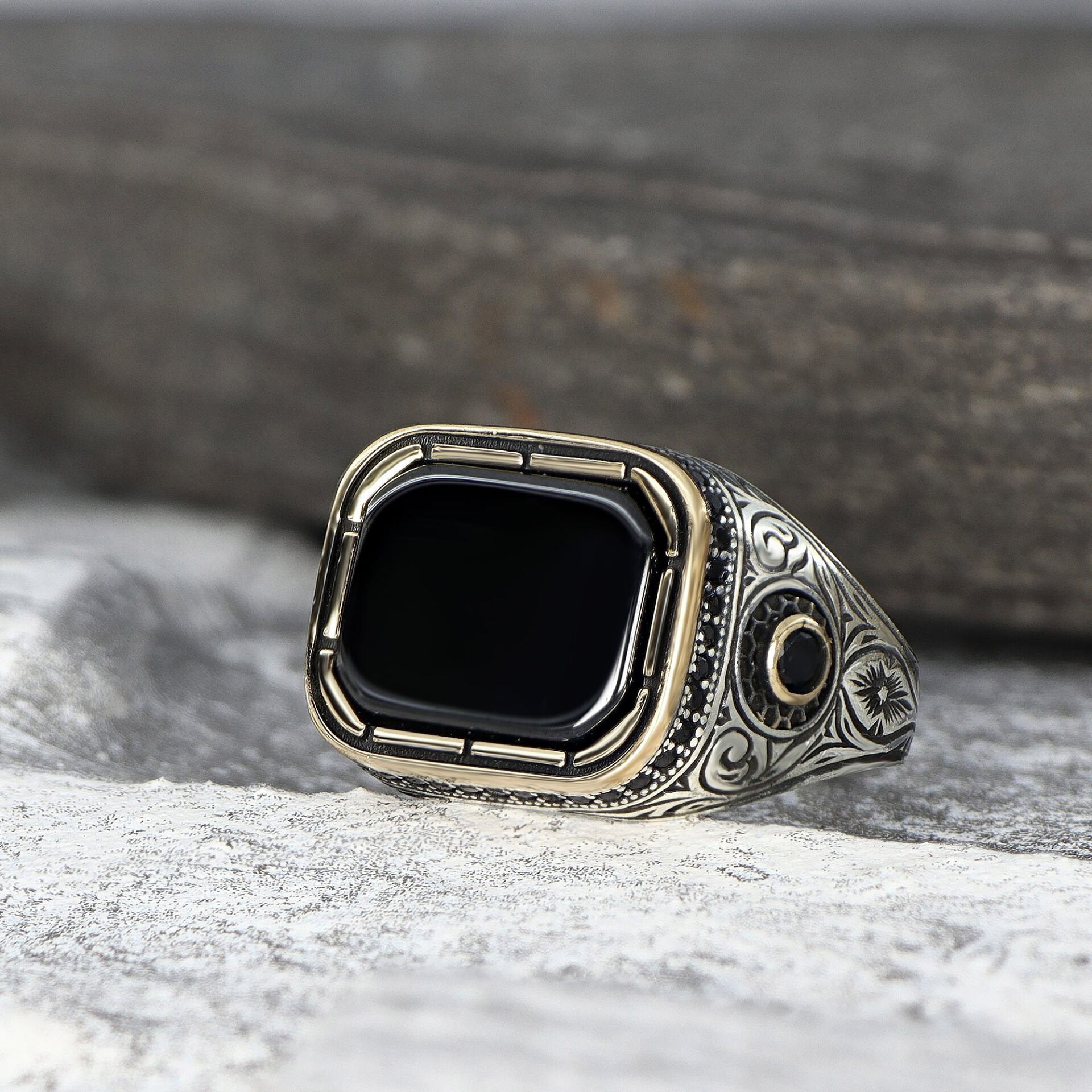 Tesbihevim | Men's Silver Ring with Onyx Stone - TryAladdin