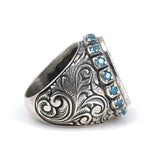 Anillo para hombre de plata de ley 925 con motivo floral finamente detallado y piedra azul