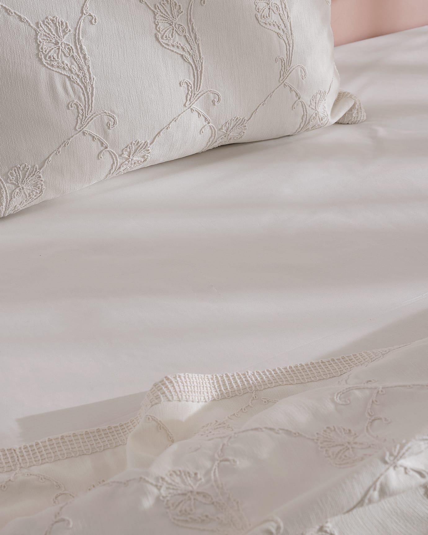 Polyester Double Bedspread Set - Fleuve Embroidered Design