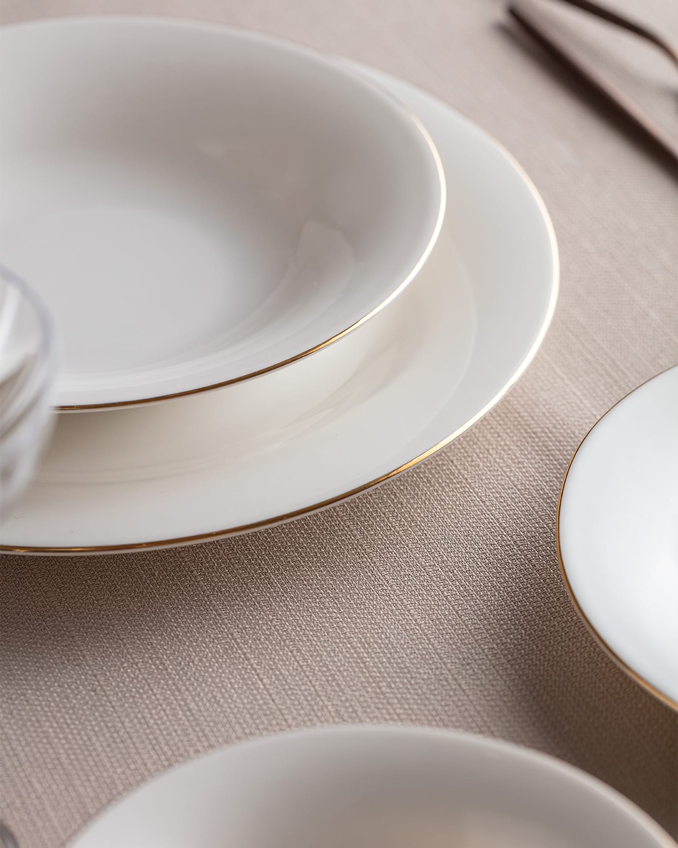 New Bone Porcelain 6-Person Dinnerware Set - White & Gold Design