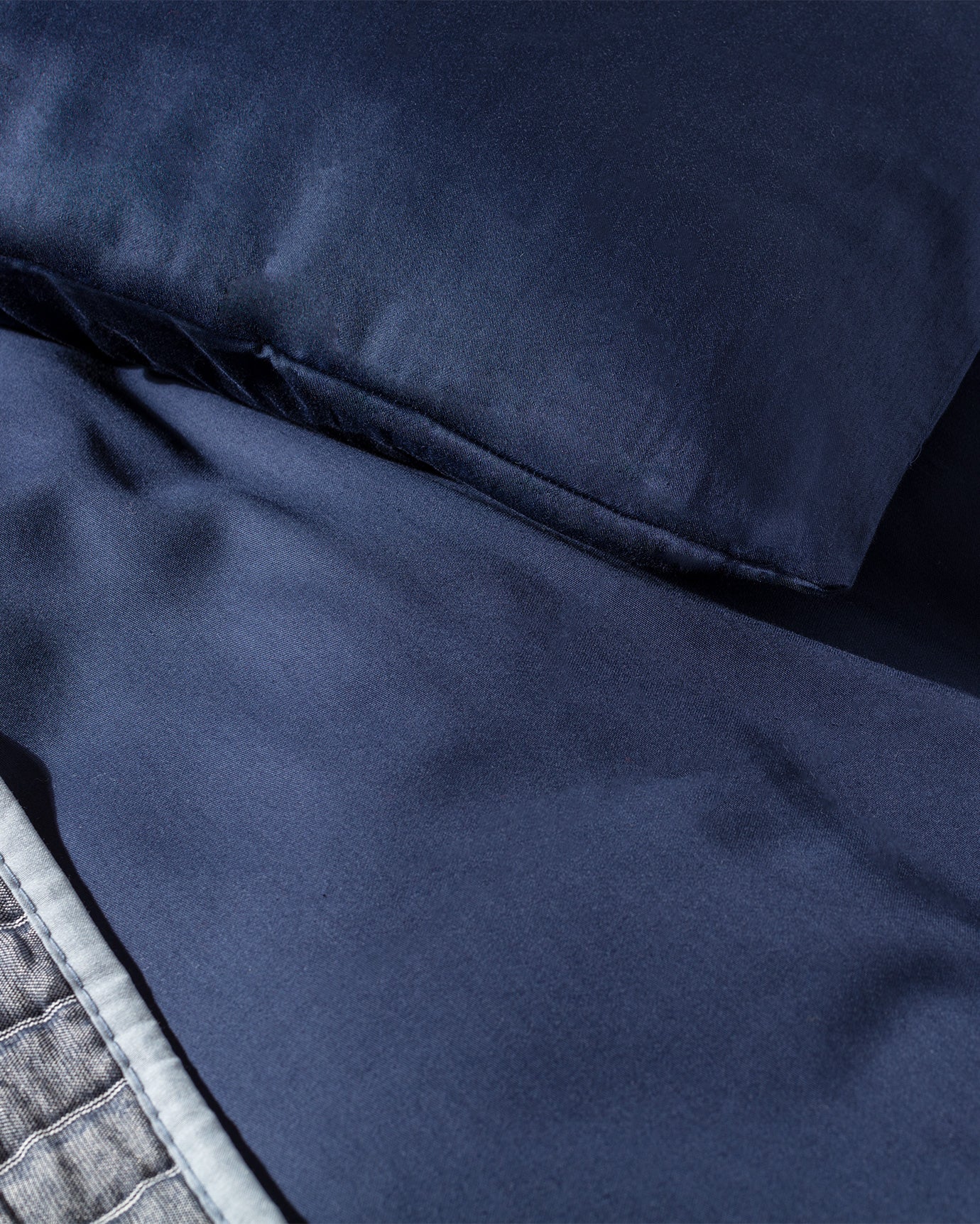 Luxury Sateen Bedding Set, White and Navy Blue Border Design
