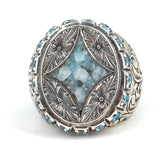 Anillo para hombre de plata de ley 925 con motivo floral finamente detallado y piedra azul