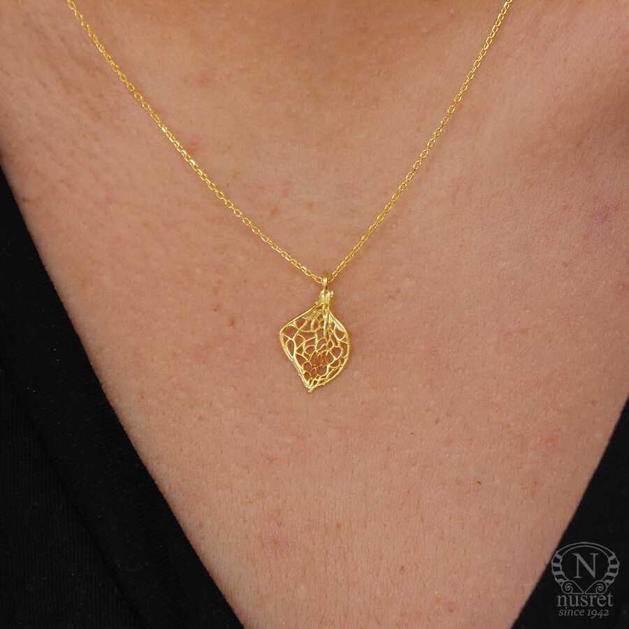 925 Sterling Silver Leaf Pendant Necklace - Elegant Nature Design