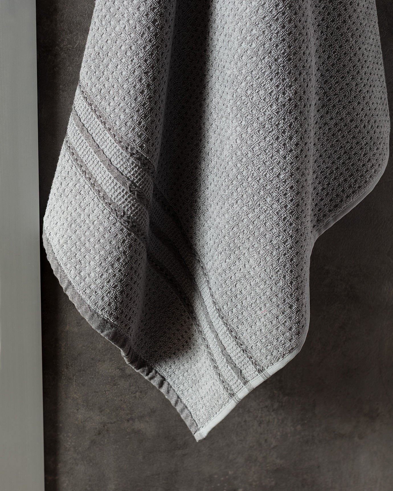 Alissa 100% Cotton Bath Towel - Soft, Absorbent & Plush