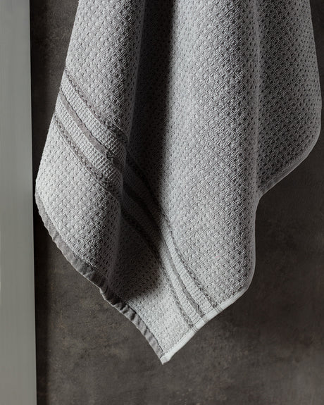 Alissa 100% Cotton Bath Towel - Soft, Absorbent & Plush