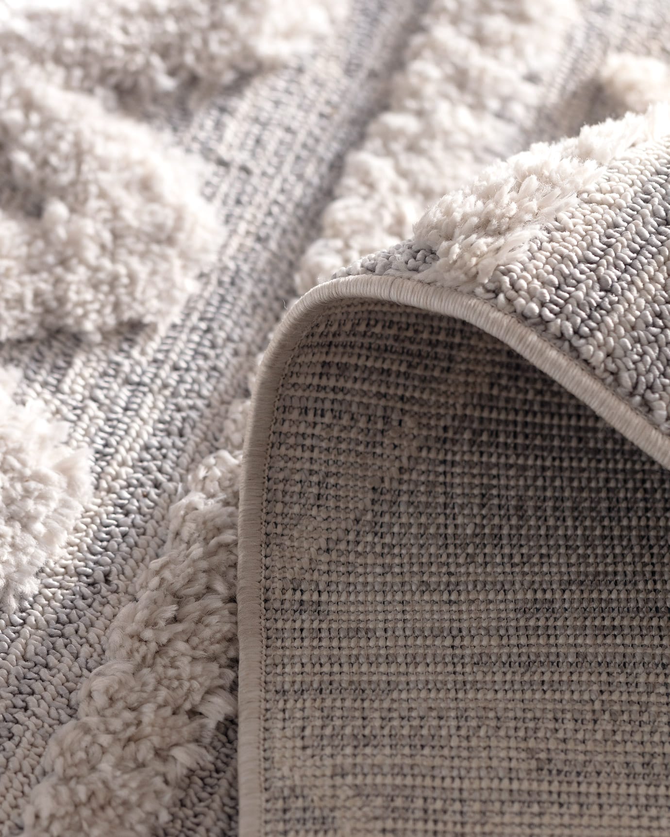 Luxurious Polyester Area Rug - Modern Grey Soft Pile Comfort