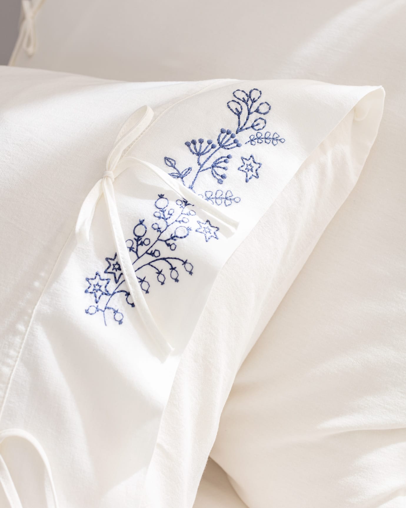 100 % Baumwolle Doppelbett-Bettbezug-Set mit Binderverschlüssen – Ecru Marineblau