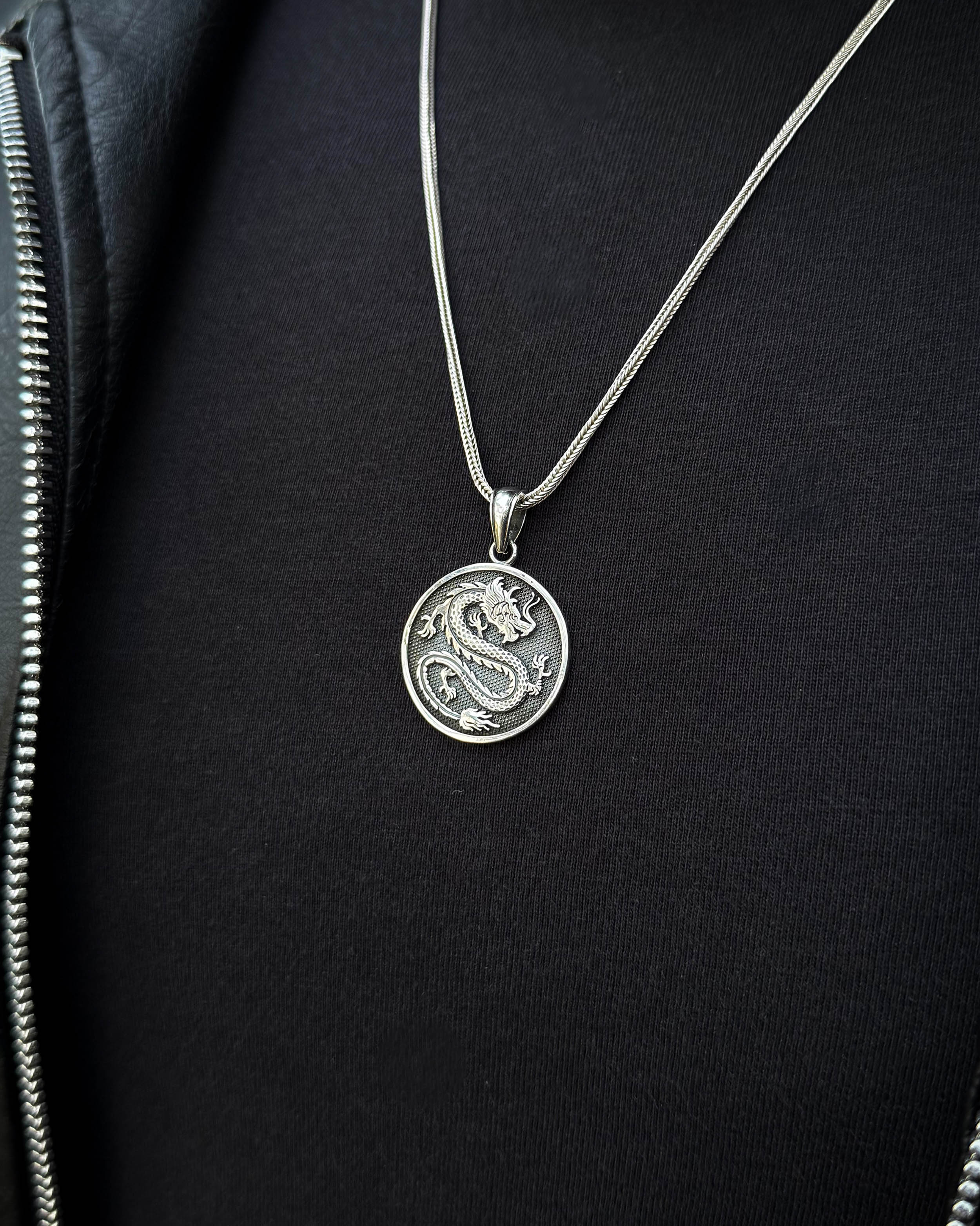 Collier Médaillon Dragon en Argent Sterling - Symbole de Pouvoir Mythique