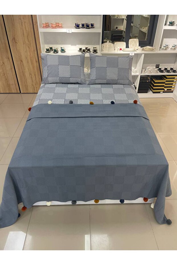 Double Cotton Pompom Pique Set - Elegant Bedding