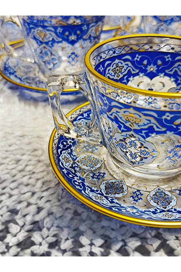 Varmebestandigt glas tekrus og underkop sæt - udsmykket blå og guld design