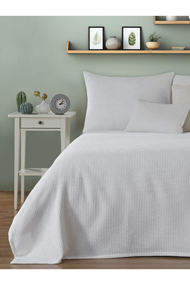100% Organic Cotton Waffle Pique Bedspread - 160x230 cm