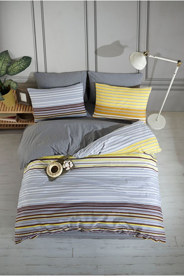 Double-Sided Patterned Duvet Cover Set with Fitted Sheet