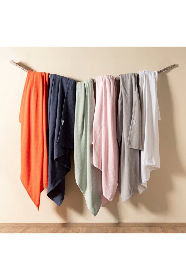 100% Cotton Checkered Single Pique Blanket - 160x230 cm