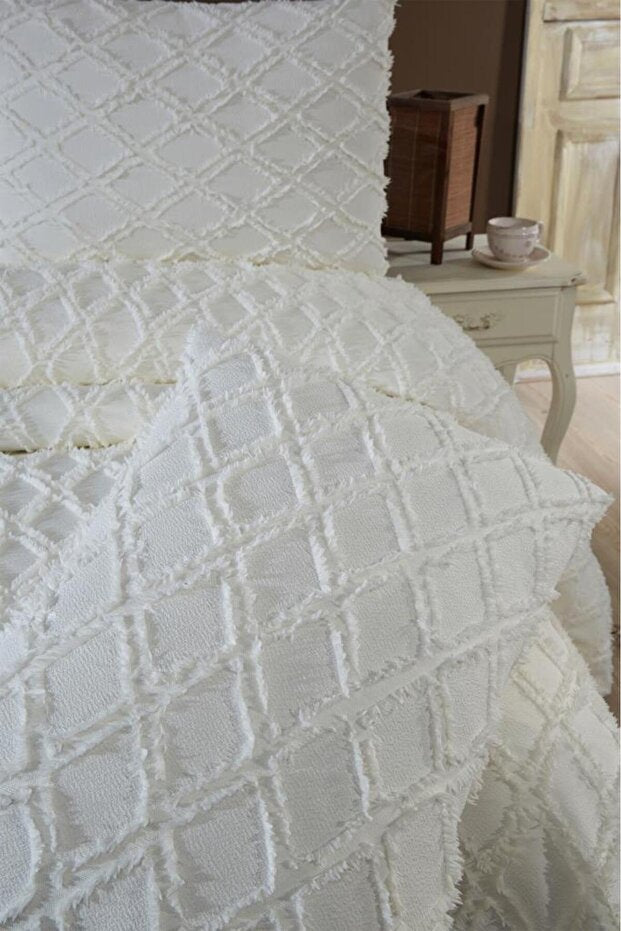 Double Size 3 Piece Cream Cotton Pike Bedding Set