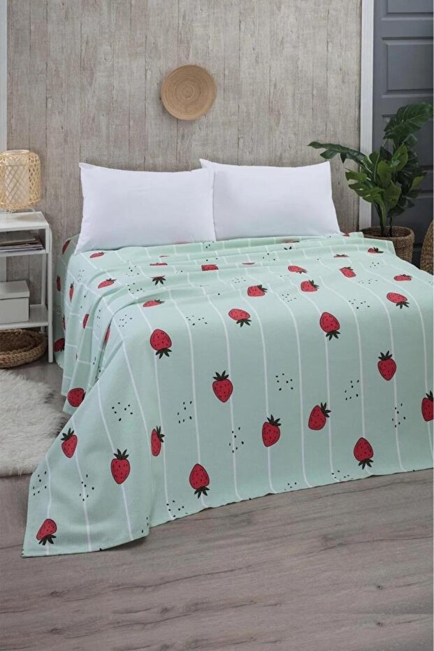 Strawberry Patterned Single Pique Bedspread - 170x230 cm