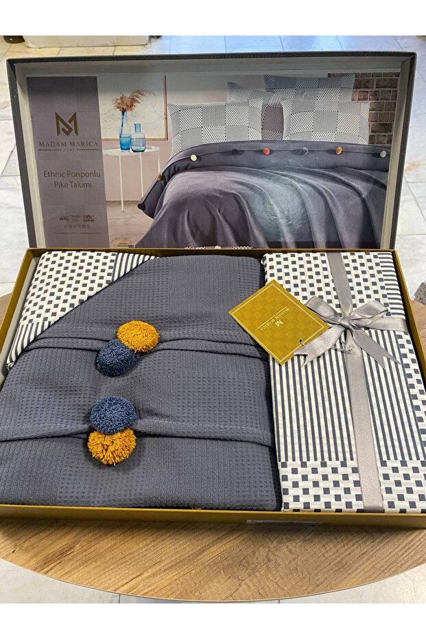Double Cotton Pompom Pique Set - Elegant Bedding